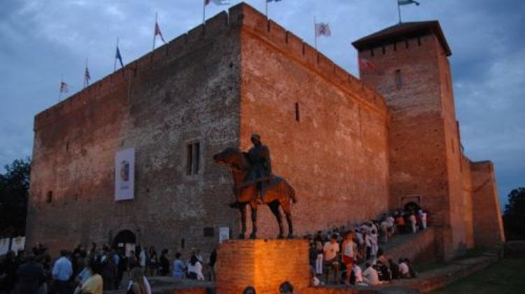 Castle In Gyula, Hungary,  Wins Ft 2bn From EU