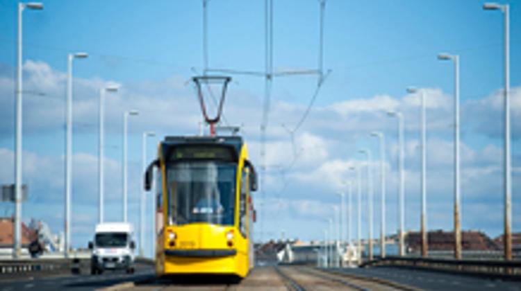 Tram Track Upgrade On Budapest's Busiest Boulevard, Replacement Bus Service Info.