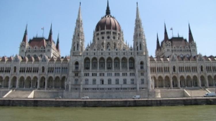 Hungarian Parliament Bans Totalitarian Names