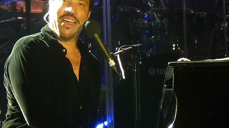 Update: Lionel Richie Forced To Cancel Budapest  Show