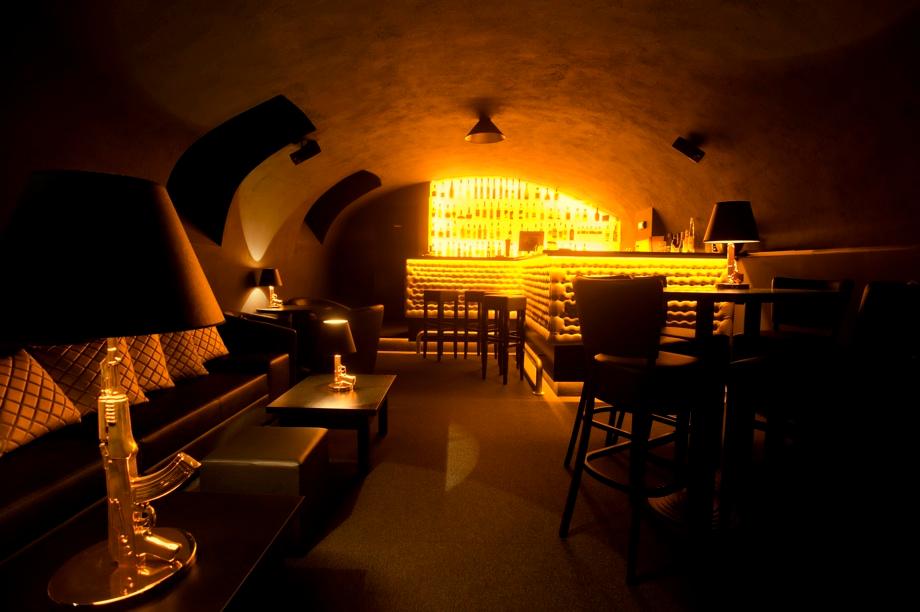 New Whispering Piano Bar In Budapest