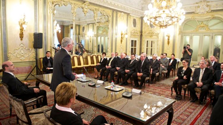 Xpat Opinion: Divisions Among Protesters Aver Agreements With Hungarian Govt