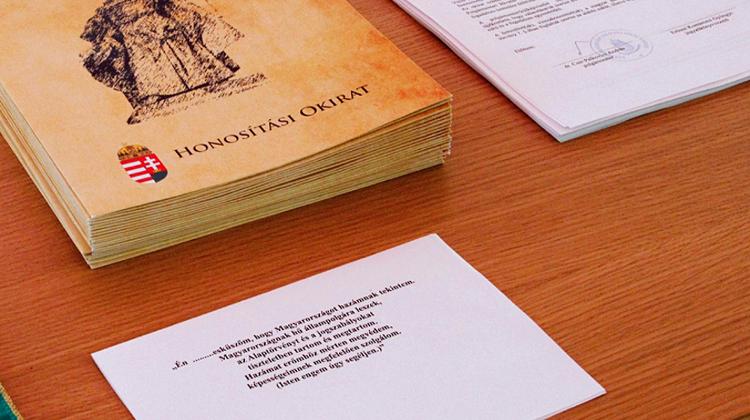 320,000 New Hungarian Citizens