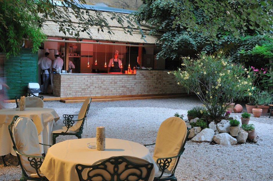 Restaurant Review: Pavillon De Paris In The Heart Of Buda