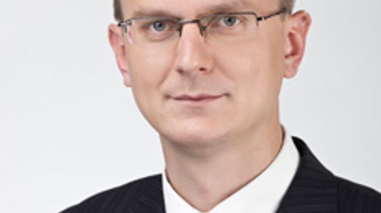 Former Agents In Hungary To Lose Extra Pension