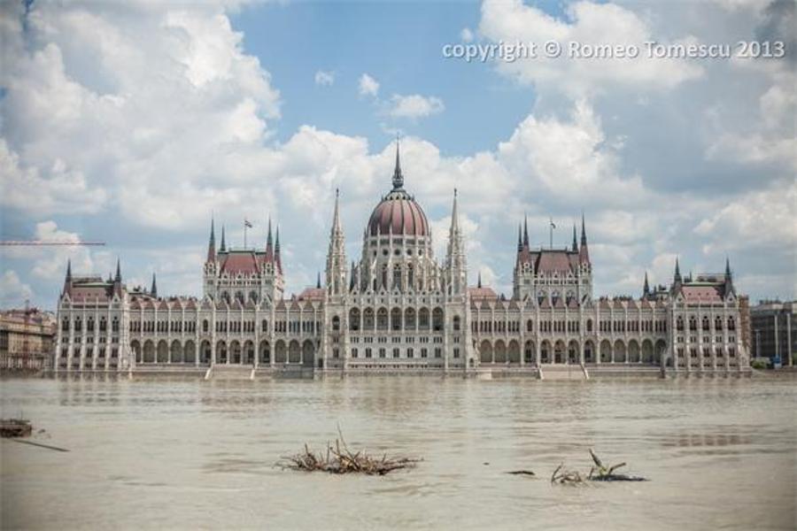 Flood Defence Success Demonstrates Hungary's Strength & Confidence