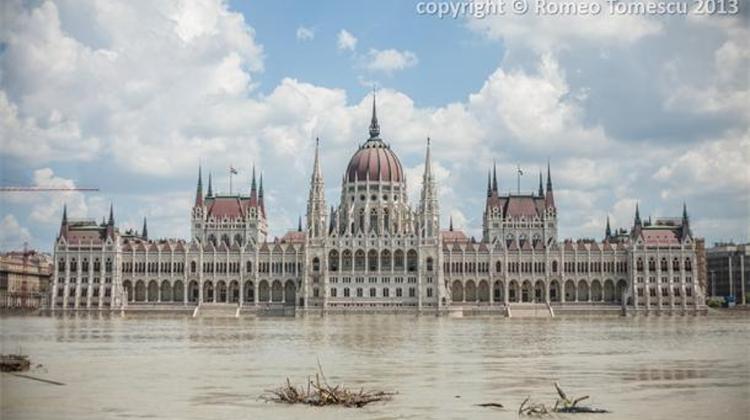 Flood Defence Success Demonstrates Hungary's Strength & Confidence