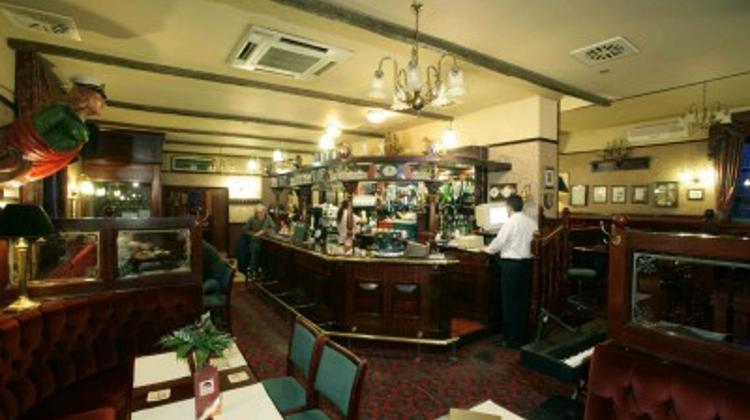 Restaurant Review: Víghajós John Bull Pub - Traditional English Pub-Grub In Budapest