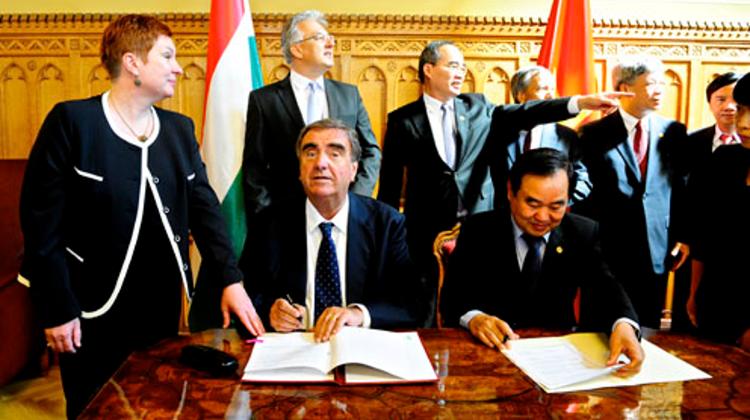 Scholarship Agreement Signed Between Hungary & Vietnam