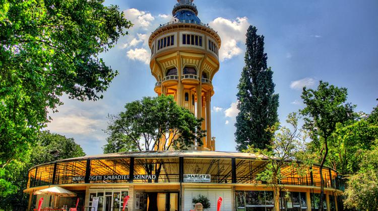 Interactive Games & „The City Of Waters” Walks In Budapest