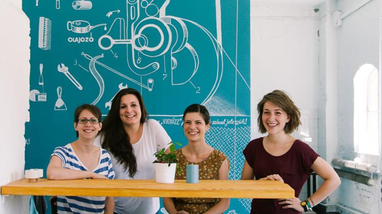 Invitation: Design Crossovers, Budapest, 27 September  -  6 October