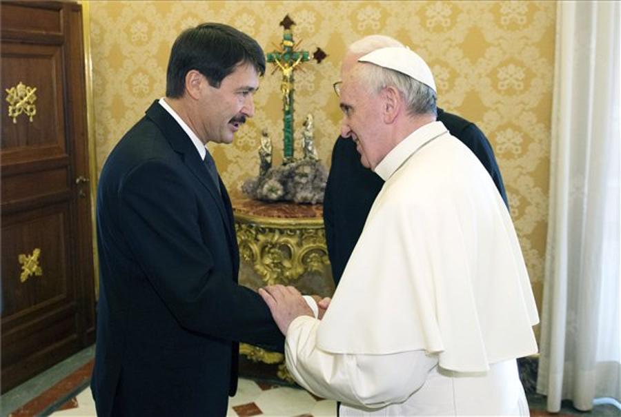 Hungarian President Invites Pope Francis To Visit Budapest In 2016