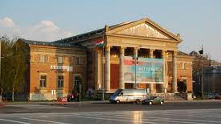 Hungary's Parliament Gives Gallery, Vigadó To MMA