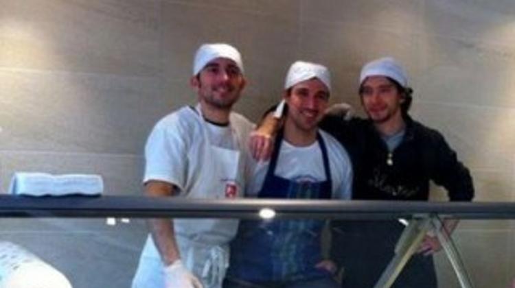 Aliens In Budapest - Alessandro & Jacopo From 2 Spaghi