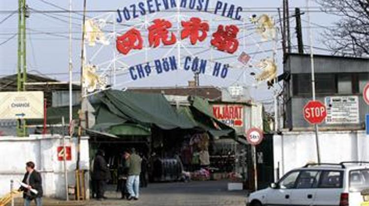 Market Traders In Budapest Defy Eviction Attempt