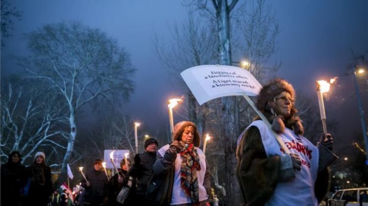 Civil Organisations, Opposition Parties Demonstrate Against Planned City Park Projects In Budapest