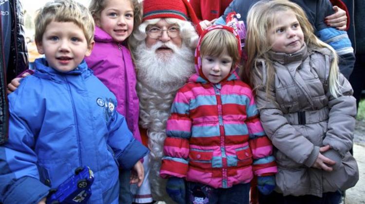 Santa Claus From Finland Surprised Children Living On The Kaposmérő Roma Estate
