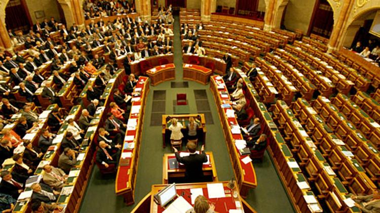 Hungarian Parliament Passes Law On National Referendums