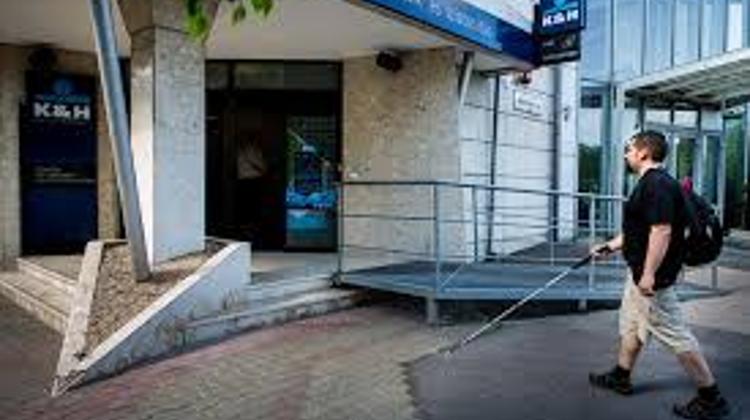 Fidesz MP Proposes More Cuts To Banking Charges In Hungary