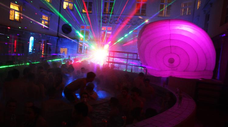 Invitation: Valentine’s Day Aftersparty, In Lukács Baths Budapest, 15 February
