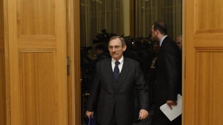 Hungary’s Interior Minister Returns Antique Maps Stolen From France