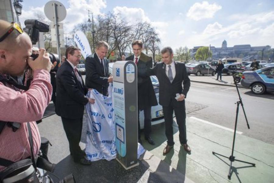 New Electric Car Charging Column Installed In Budapest