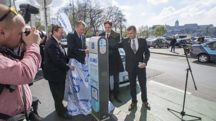 New Electric Car Charging Column Installed In Budapest
