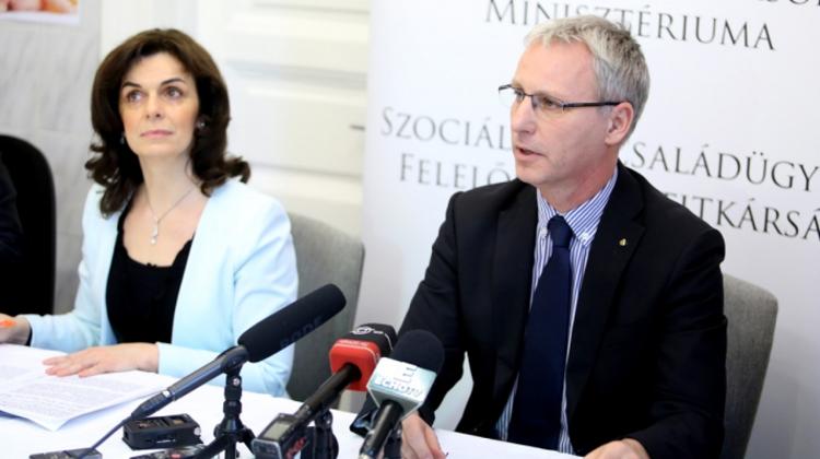 New Contracts Signed In Hungary Under The Women 40+ Programme