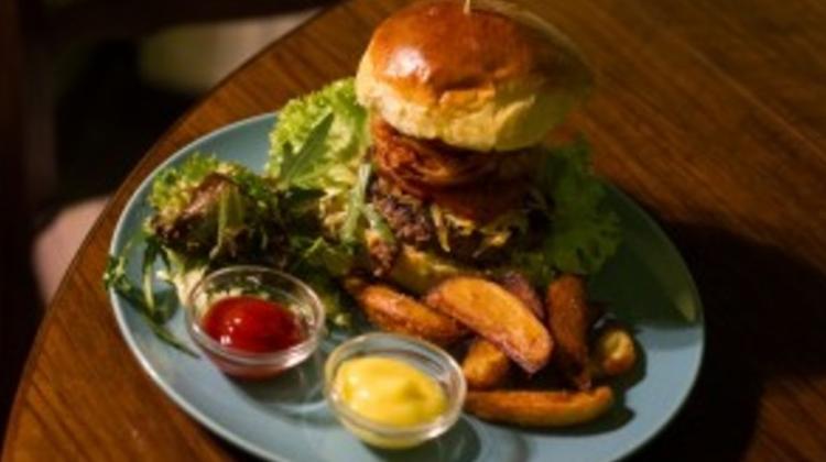 Brilliant Burgers & Beers In Budapest - Bölcső Bár