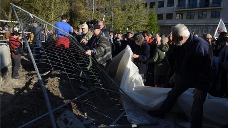 Protests Continue At Occupation Memorial Site In Budapest