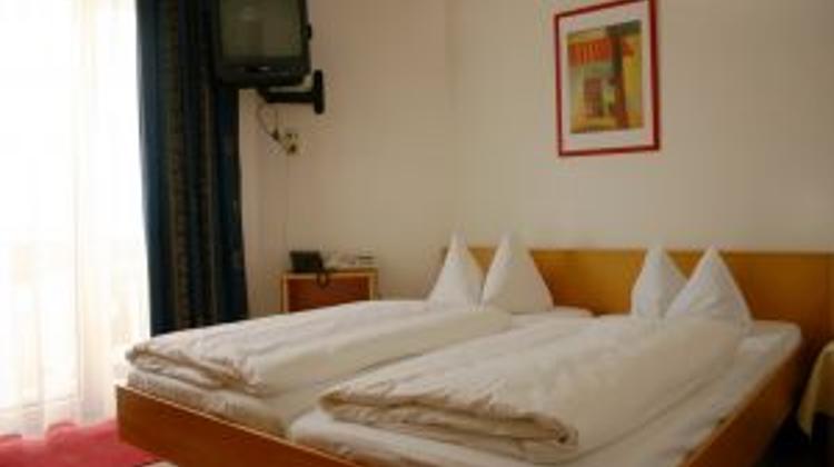 Hungary Guest Nights Climb 10.6% In February - KSH