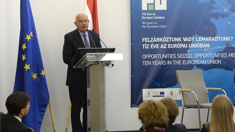 Hungary’s Foreign Minister Urges Voters To Participate In EP Election