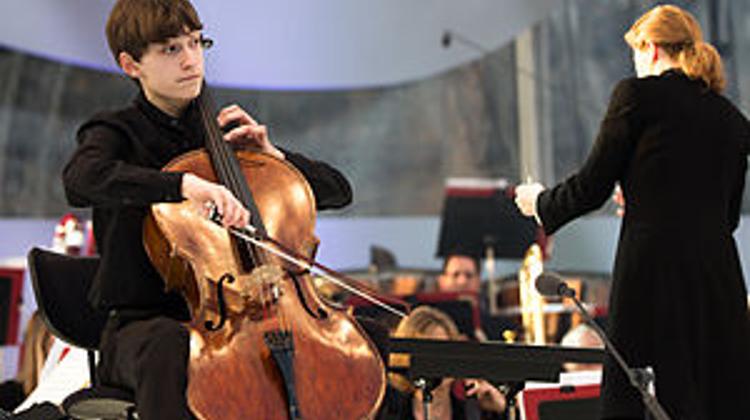 Hungarian Cellist Wins 3rd Prize In Eurovision Contest