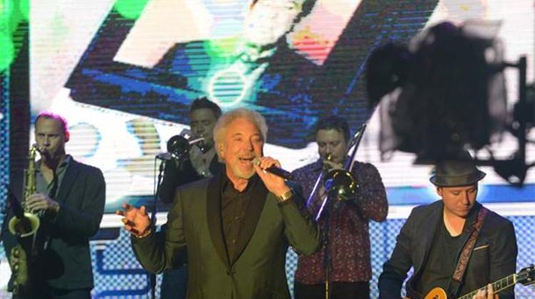 See What Happened @ Tom Jones Concert, Gyor Summer Festival In Hungary