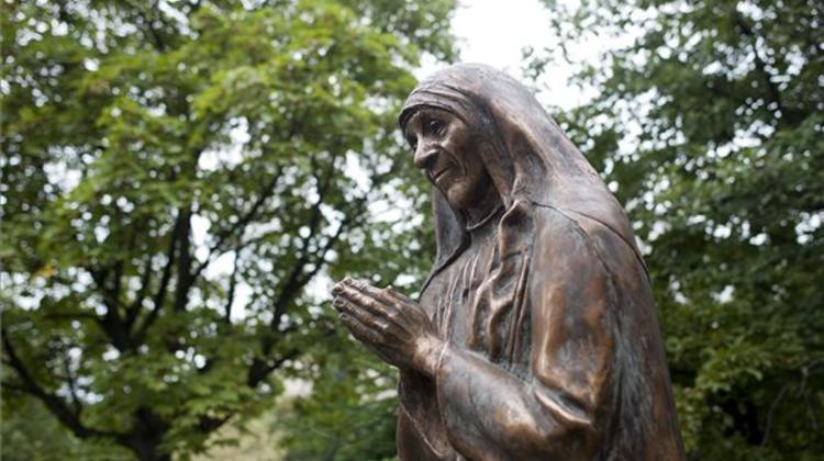 Mother Teresa Statue Unveiled In Budapest To Mark Intl Charity Day