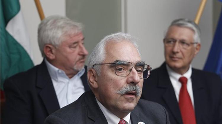 Bokros Says Hungarian Voters Face A Stark Choice