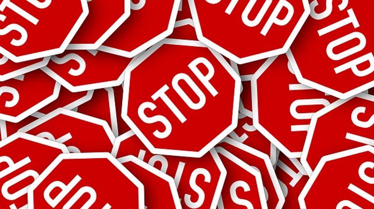 Hundreds Of Illegal Immigrants Stopped In S Hungary