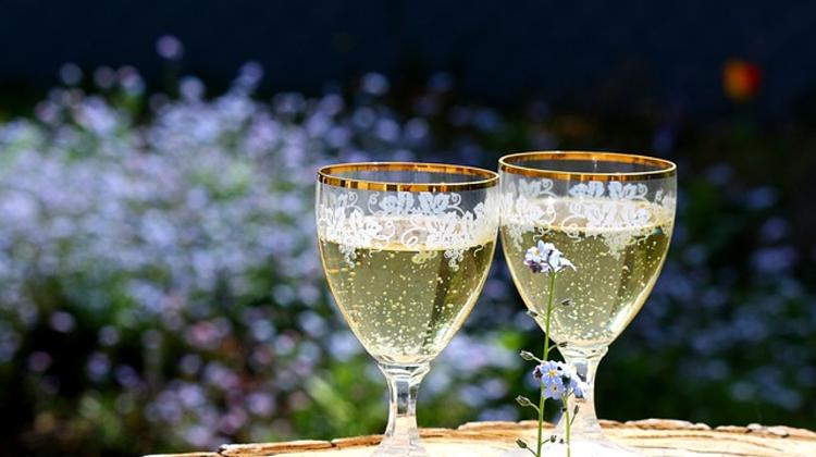 IWC Budapest Activity General Meeting ‘Tis The Season!, 4 December