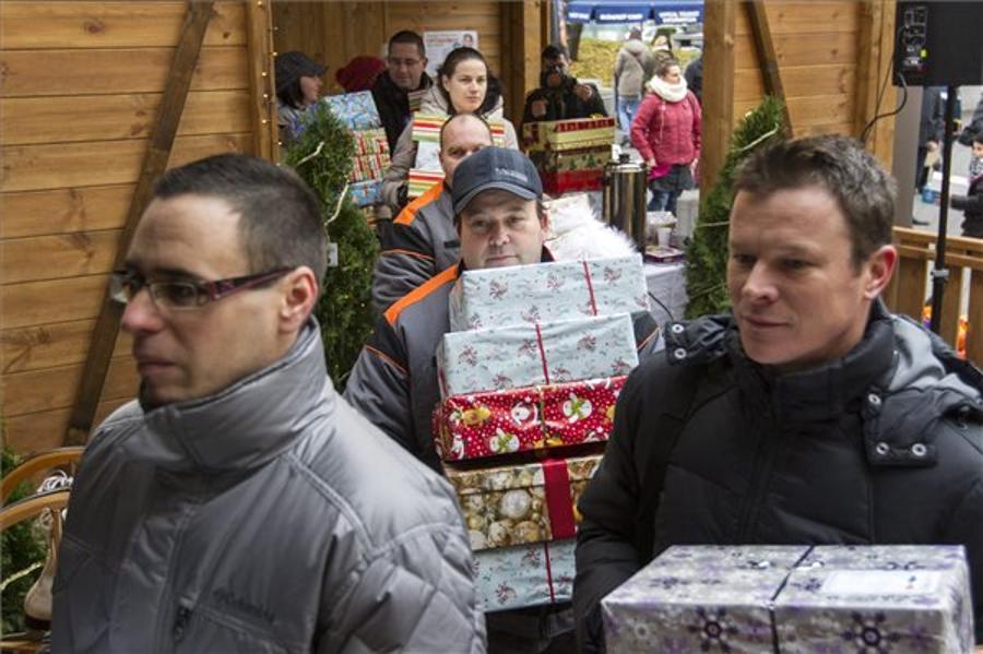 Hungarian Charities Collect Gifts, Open Helplines For Poor On Advent
