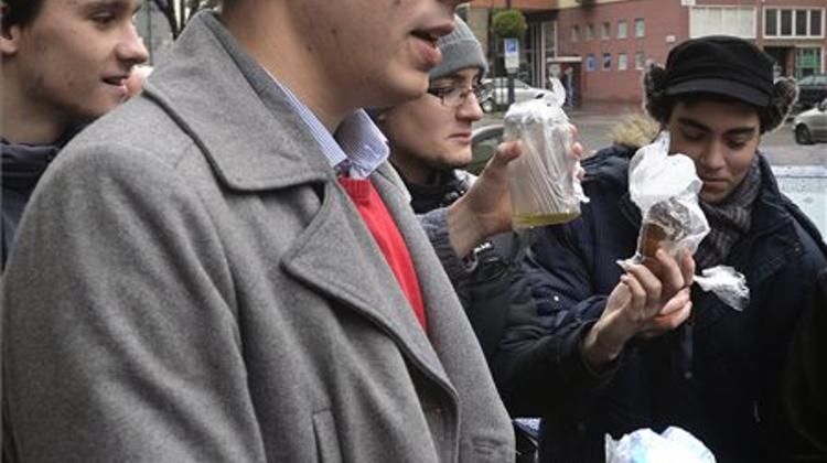 DK Submits Urine Samples To Protest Drug Test Proposal