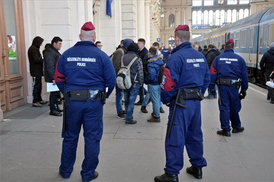 Migrants Stopped In Hungary From Boarding Trains