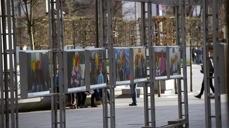 Ministry Condemns Vandalism At Budapest Holocaust Photo Exhibition
