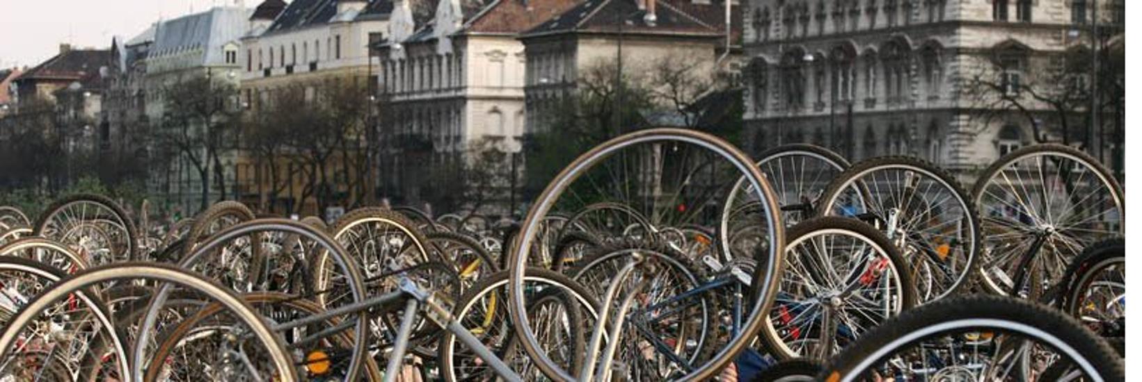 Hungarian Critical Mass Cyclists Back With New Name 'I Bike Budapest'