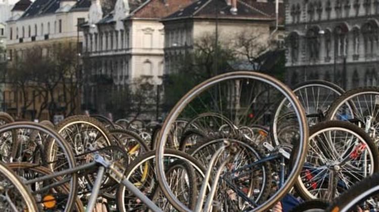 Hungarian Critical Mass Cyclists Back With New Name 'I Bike Budapest'