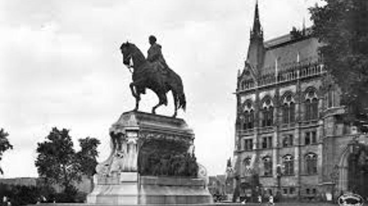 Andrássy Statue Returns To Budapest Kossuth Tér
