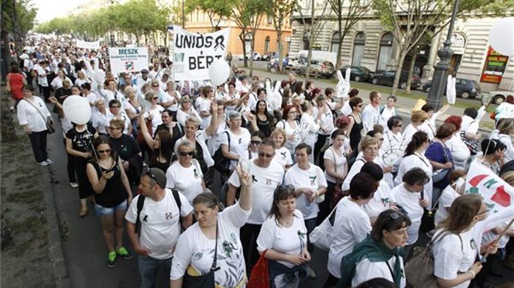 Nearly 10,000 Join Health Care Workers Protest In Budapest