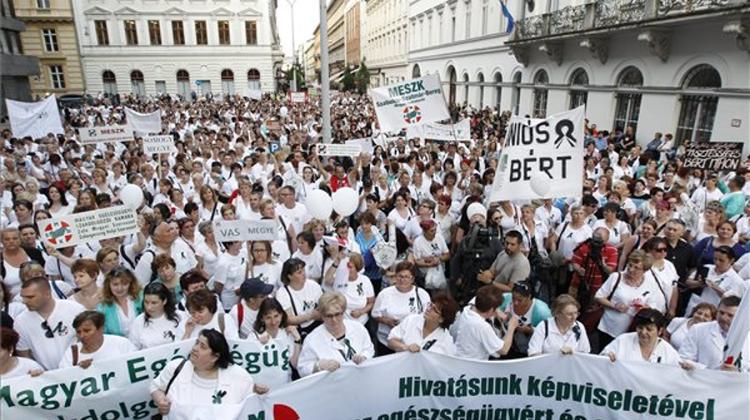 Hungarian Lawmakers Address Health-Care Sector Troubles