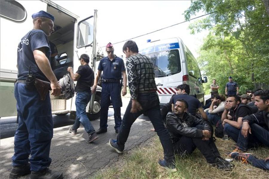 Hungarian Police Catch 1,941 Illegal Entrants