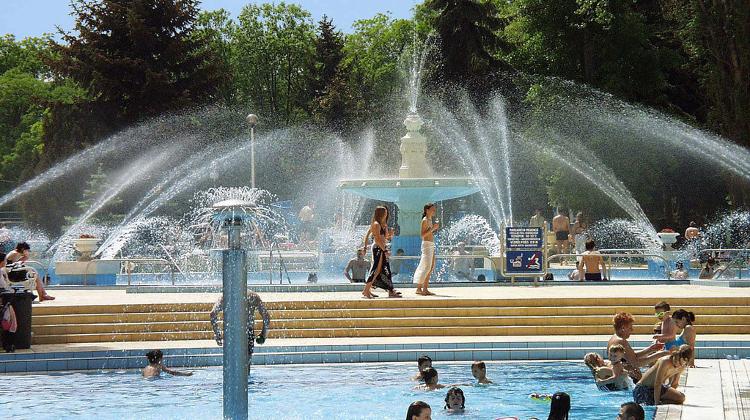 Bathing Season In Budapest Has Already Started