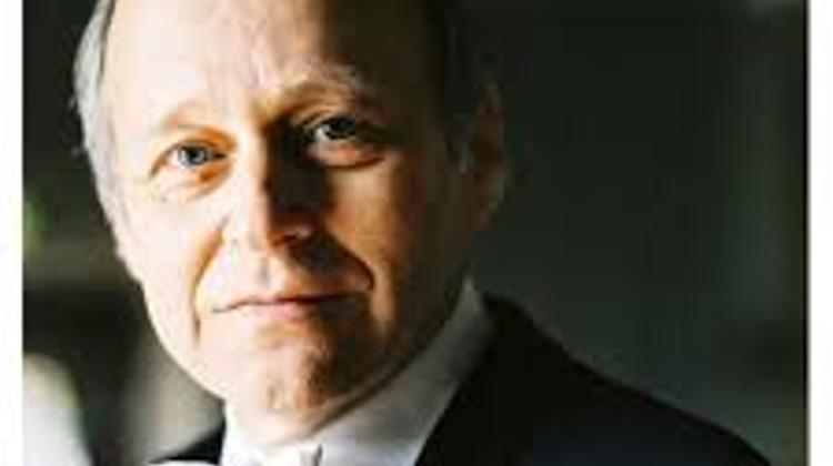 Conductor Plans Sunday Sing-Along In Budapest